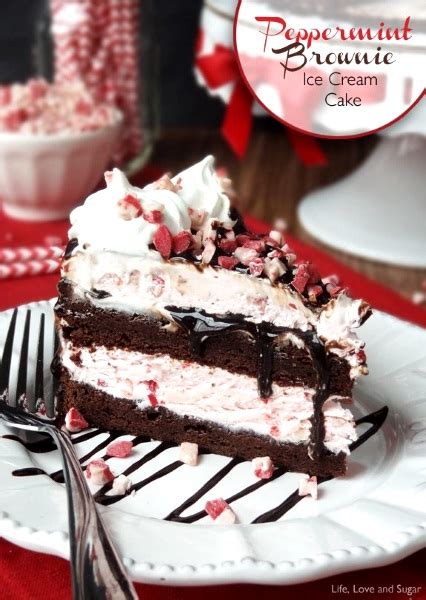 You can either spread it quite casually, work it into little peaks or spread it. Christmas Ice Cream Desserts - Pink Lover