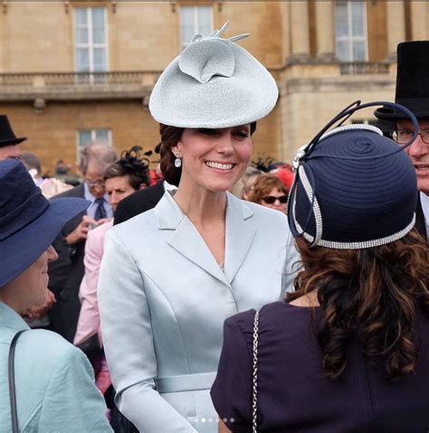 Filip wycofał się z pełnienia obowiązków i od tego czasu rzadko pokazuje się publicznie. Elżbieta II i książę Filip na garden party. Czym jest? | Viva.pl