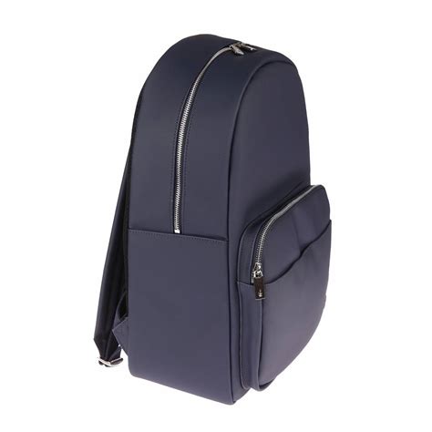 Découvrez toute notre sélection de sacs à dos homme lacoste parmi des centaines d'articles sur bhv.fr ! Sac à dos Lacoste Men's Classic en piqué bleu marine | Rue ...