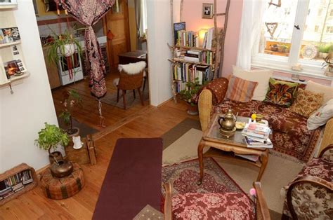 64 m² · 3 zimmer · 1 bad · wohnung · balkon · einbauküche · erdgeschoss · parkett. Hausbesuch bei Una in Leipzig-Leutzsch (Foto: Regina ...