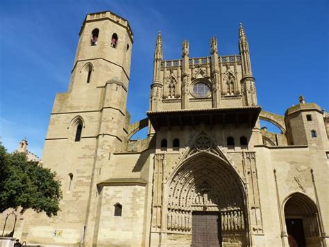 Huesca (en aragonés uesca) es una ciudad y municipio español, capital de la provincia homónima, perteneciente a la comunidad autónoma de aragón. Huesca, ciudad de primera