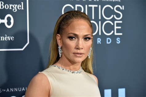 Jennifer Lopez 51 Shows Off Toned Abs In Swimsuit Snap Vacation Vibes Fox News Amazing