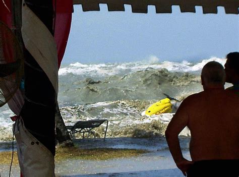 5 large waves vs buildings. Boxing Day tsunami: Facts about the 2004 disaster