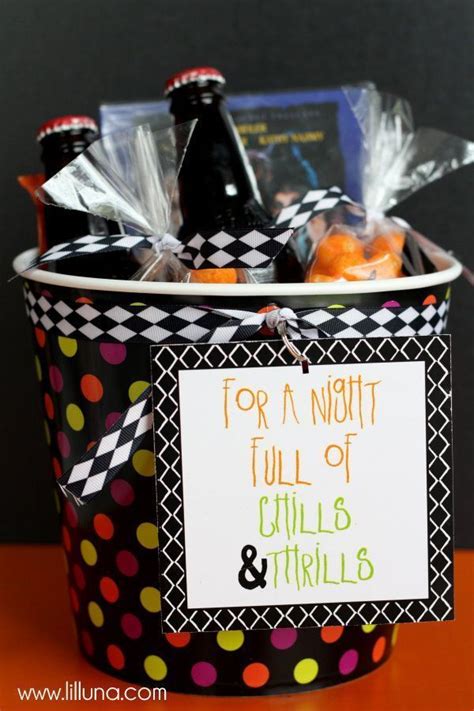 Grand halloween deluxe gift box $75.95. 33 Halloween Gift Basket Ideas for Adults be Given to Your ...