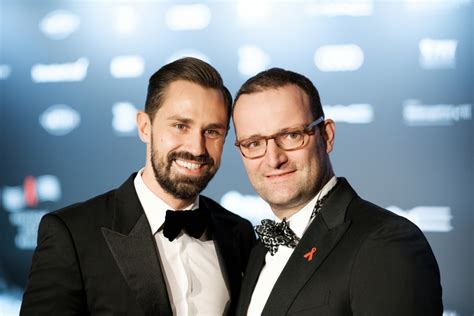 At school, jens spahn said he aimed to become chancellor one day. Jens Spahn privat: Familie und Kinder? SO lebt der CDU ...