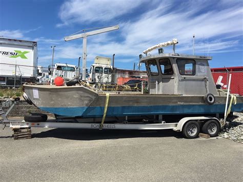 25 Welded Aluminium Flat Bottom Work Boat Complete W Boat Wheel