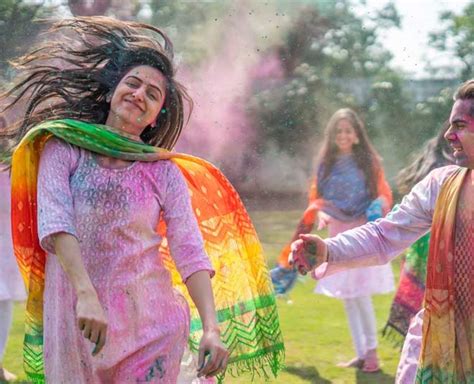 Celebrating First Holi After Marriage Here Are Tips To Make It Special