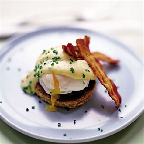 Poached Eggs With Chive Hollandaise Sauce Dinner Recipes Woman And Home