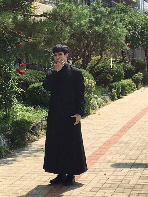 '곡성'은 제 69회 칸 영화제 공식 섹션인 비경쟁부문에 초청되면서. 포토 '원조란 이런거지' 의정부고 졸업사진의 '맛' - 노컷뉴스