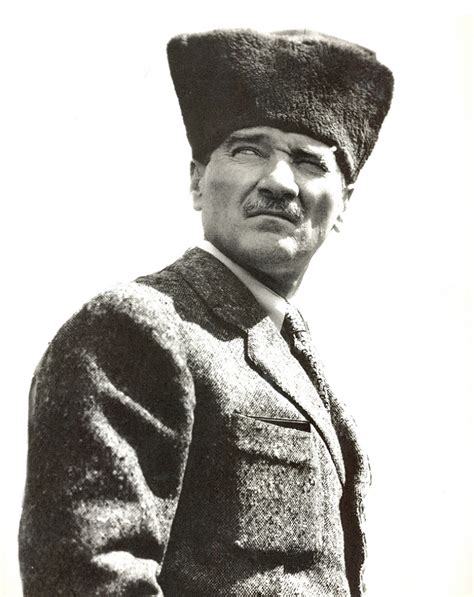 Kurucusu olduğu türkiye cumhuriyeti'nde 1923'ten 1938'e kadar cumhurbaşkanı olarak görev yaptı. Mustafa Kemal Atatürk Portre-3 Kanvas Tablo | ARTTABLO