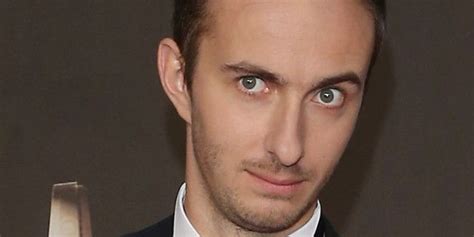 Zudem ist er autor, journalist, filmproduzent und musiker. Mit einem Facebook-Post bringt Jan Böhmermann Tausende zum Nachdenken | Deutschland, Ollie