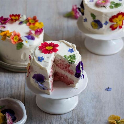 Gâteau de mariage avec fleurs séchées présentation complète