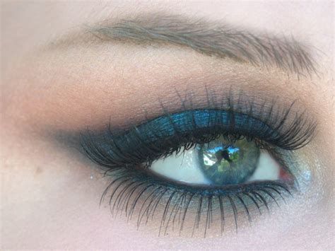 green smokey eye · how to create a smokey eye · beauty on cut out keep