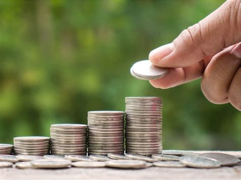 How Does Savings Account Interest Work? | financeguru.com