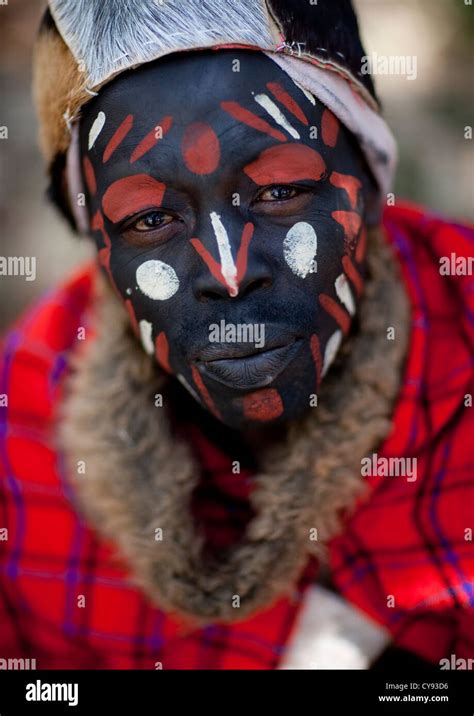 Kikuyu Tribe Warrior Kenya Stock Photo Alamy