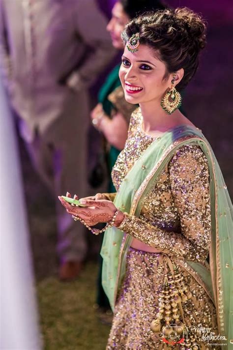 Whether you prefer an updo or to wear your hair down (or something in between!), you'll find beautiful hairstyle ideas here. Latest Indian Bridal Wedding Hairstyles Trends 2019-2020 ...