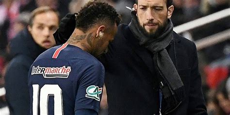 Paris SG le retour de Neymar blessé attendu dans un délai de dix