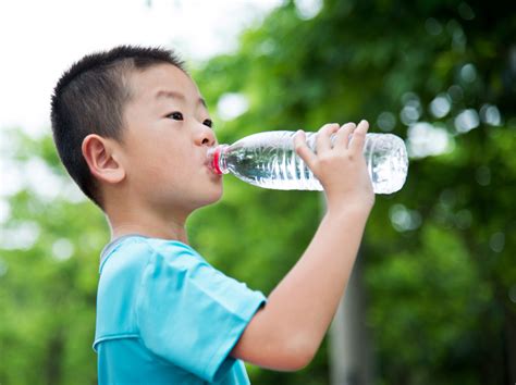 20191104 Little Asian Boy Drinking Water Outdoors Inquirer Technology