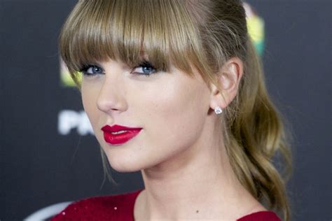 Taylor Swift Eye Makeup Tips And Tricks