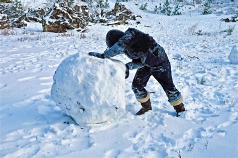 How To Build The Perfect Snowman 6 Tips Readers Digest