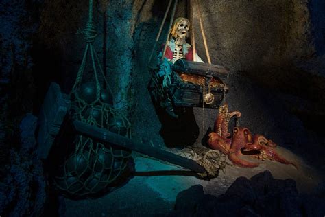 Fortune red (pirate arcade) , 02:09. Disneyland's Pirates of the Caribbean reopens with new scenes