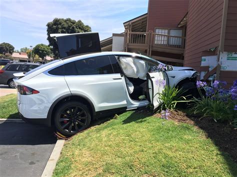 Tesla Model X Crash 3 Pakwheels Blog