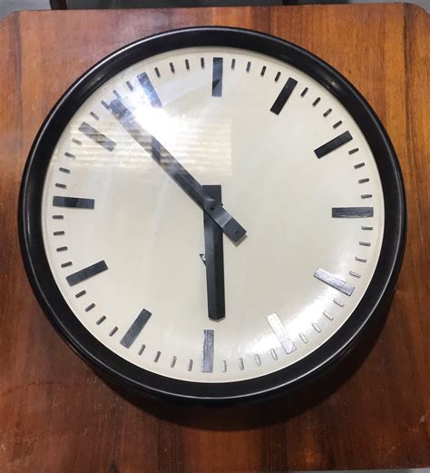 Vintage Bakelite Czech Pragotron Slave Train Station Clock 3963 Fossil Vintage Australia