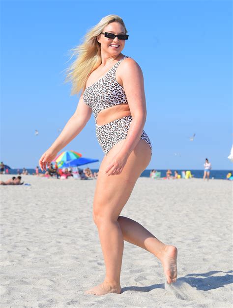 iskra lawrence s feet