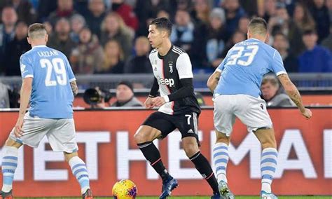 وفي هذا الفيديو نستعرض أبرز لقطات التشيلي أرتورو فيدال. لاعبين لاتسيو يعودو من روسيا بتعادل ثمين مع زينيت | مصر سبورت