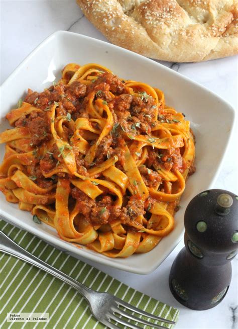 Non solo pasta, incluso si es el plato italiano más famoso, nos dedicamos mucho espacio a. Tagliatelle con pesto alla calabrese. Receta de pasta