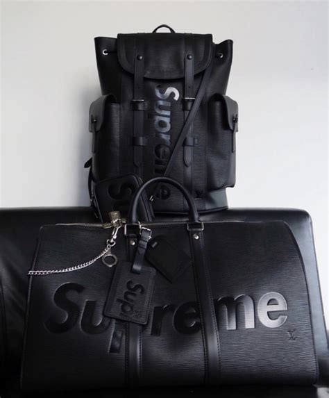 Supreme is no stranger to collaboration, and for the most part, fans of the brand. Louis Vuitton x Supreme Collab