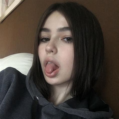 Mild red app icons facebook ontime 01:36:57pm. Pin by Nie ważne on Girls | Bad girl aesthetic, Aesthetic girl, Grunge girl