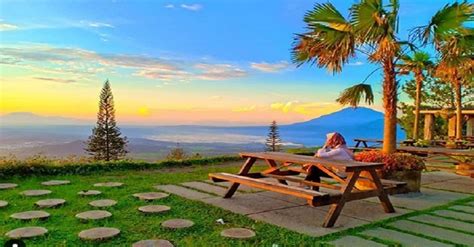 Menikmati Sunrise di Umbul Sidomukti sambil Bersantai di Pondok Kopi