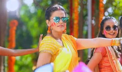 Bhojpuri Hot Bomb Akshara Singhs New Holi Song ‘sakhi Ke Marda Udawlas