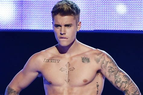 Justin Bieber Strips Down To His Boxers At Nyfw Photos