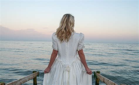 Qué Significa Soñar Con Una Mujer Vestida De Blanco
