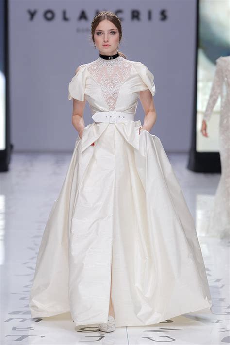 Find the perfect janice dickinson stock photos and editorial news pictures from getty images. Brautkleider von YolanCris für 2020. Freiheit in ihrer ...