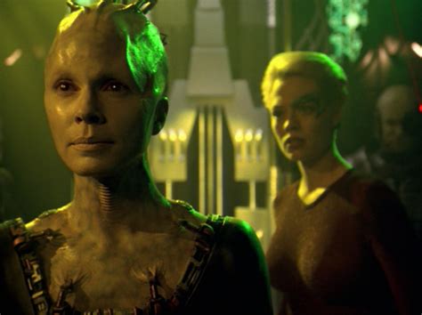 Former Queen Of The Borg To Play Queen Mom In Green Arrow Series Borg