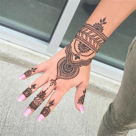 Pin By Mey03 On Henné Mains Henna Tattoo Hand Henna Designs Henna