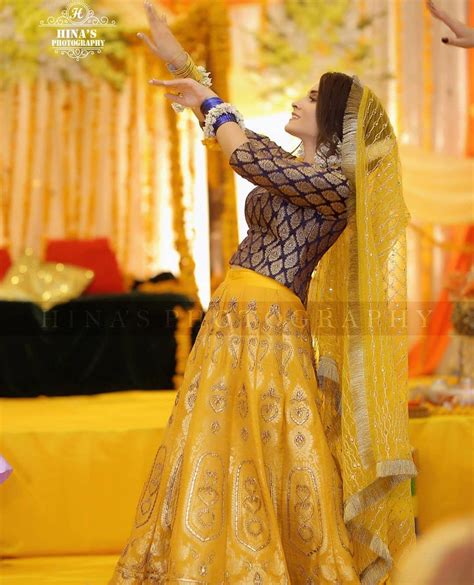Pin By 👑mar Uj👑 On Mayun Mehndi Dress For Bride Pakistani Bridal