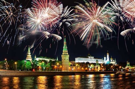 С баржи напротив «огней енисея», с острова татышев в районе «июня» и вантового. Просмотр салюта 9 мая с борта теплохода у стен Кремля