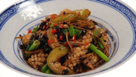 This squid recipe is inspired with fish sauce and vietnamese spices. Squid Stir Fry - Recipes - Poh's Kitchen