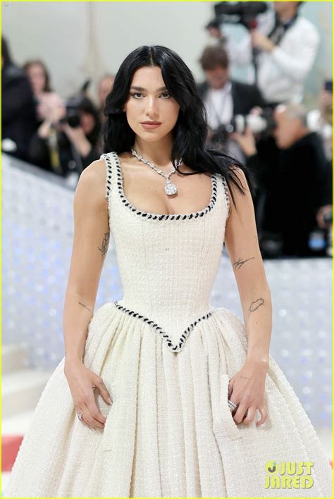 Co Chair Dua Lipa Arrives In Vintage Chanel At The Met Gala Photo