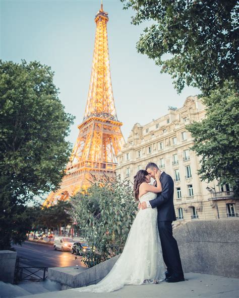 Eiffel Tower Elopement Shoot By Night Paris Wedding Venue Paris