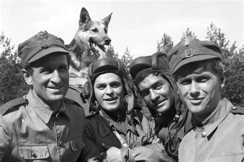 Made between 1966 and 1970, the series is composed of 21 episodes of 55 minutes each, divided into three seasons. Four Tank Men and a Dog / Czterej pancerni i pies 7DVD ...