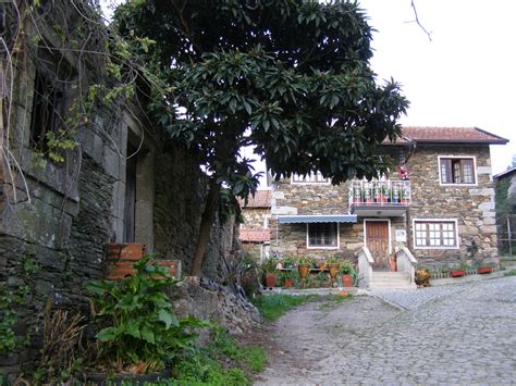 The population in 2011 was 16,733, in an area of 115.01 km. MIDÕES ALDEIA DO XISTO - RAIVA - CASTELO DE PAIVA ...