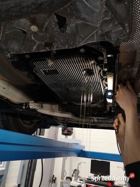 Podstawą jest oczywiście wymiana oleju. BMW wymiana oleju w skrzyni AUT F10 F11 F30 F07 F01X3 X5 X6 Warszawa - Sprzedajemy.pl