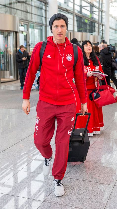 Born 21 august 1988) is a polish professional footballer who plays as a striker for bundesliga club bayern munich and is the. Bundesliga in HQ Lewy 1/6/16 | Lewandowski, Lewandowski bayern