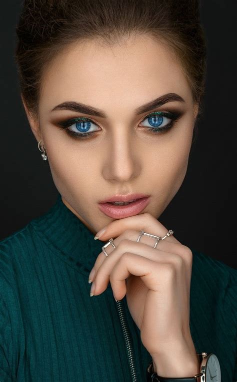 blue eyes pretty woman model 950x1534 wallpaper woman with blue eyes stunning eyes beauty