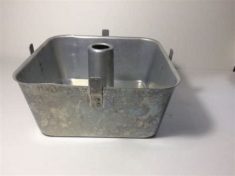 We looked at the top 9 angel food cake pans and dug through the reviews from 29 of the most popular review sites including and more. Bundt Cake Pan Square WEAR - EVER 2740 2-Piece Aluminum ...